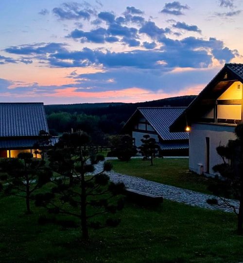 Kursy Kurs Języka Japońskiego Kraków dla dzieci i młodzieży. Nie tylko nauka ale również kultura, zwyczaje i tradycje. Prowadzony przez prawdziwe pasjonatki Azji.